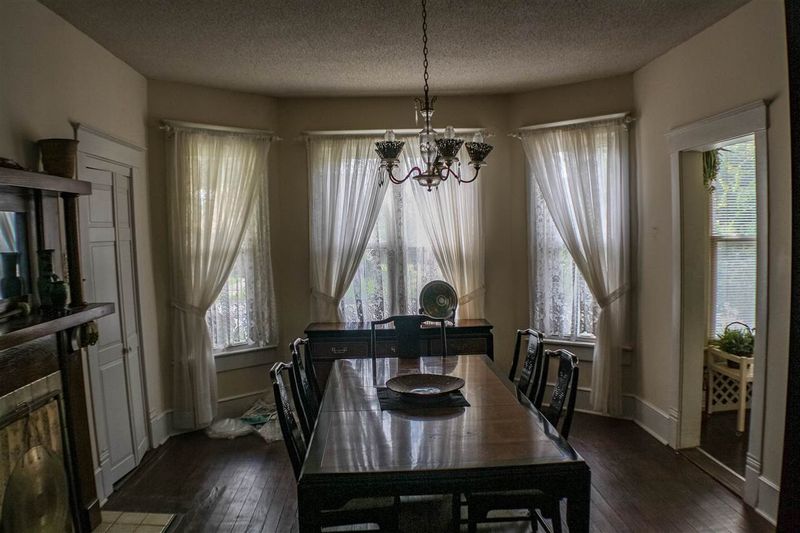 206 S Second St, Mebane, NC 27302