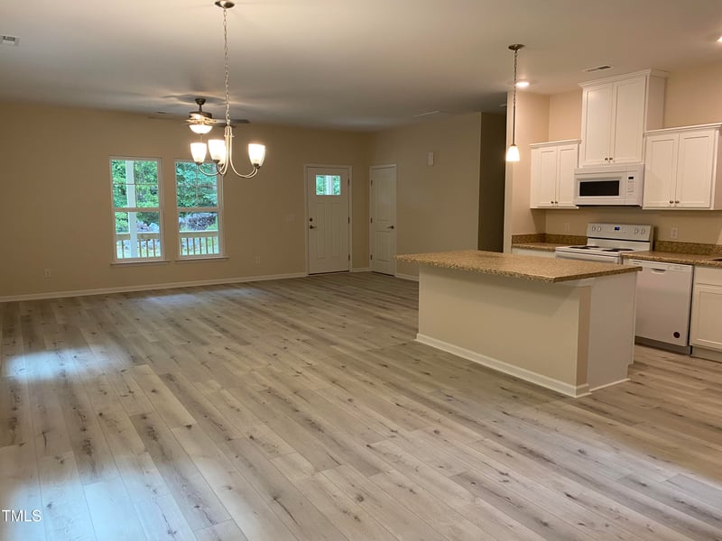 206 Silver Belle Dr, Zebulon, NC 27597