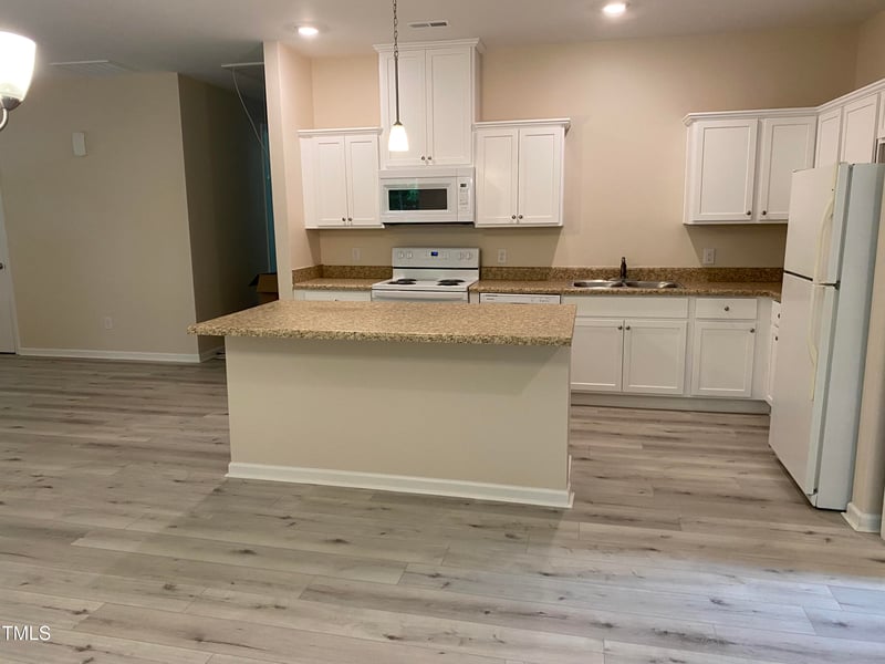 206 Silver Belle Dr, Zebulon, NC 27597