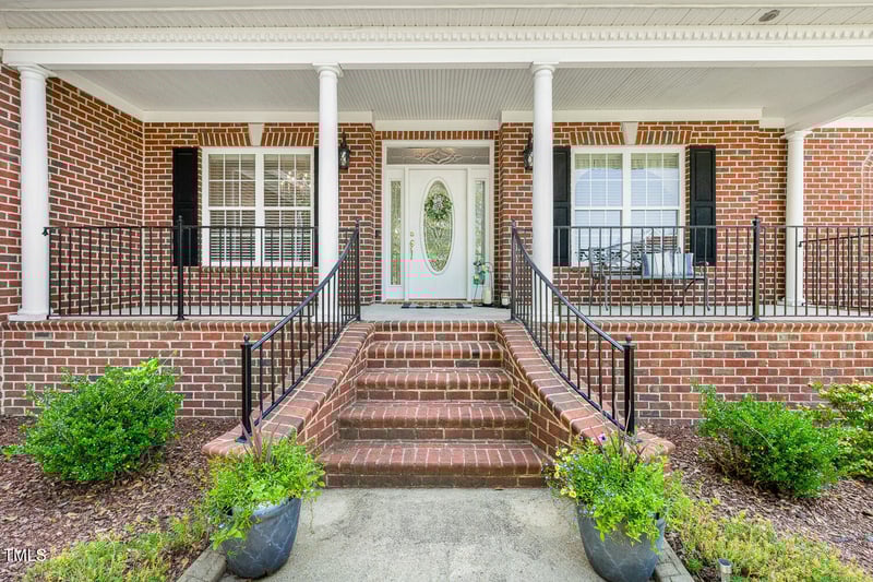 206 Stoneybrook Ct, Benson, NC 27504