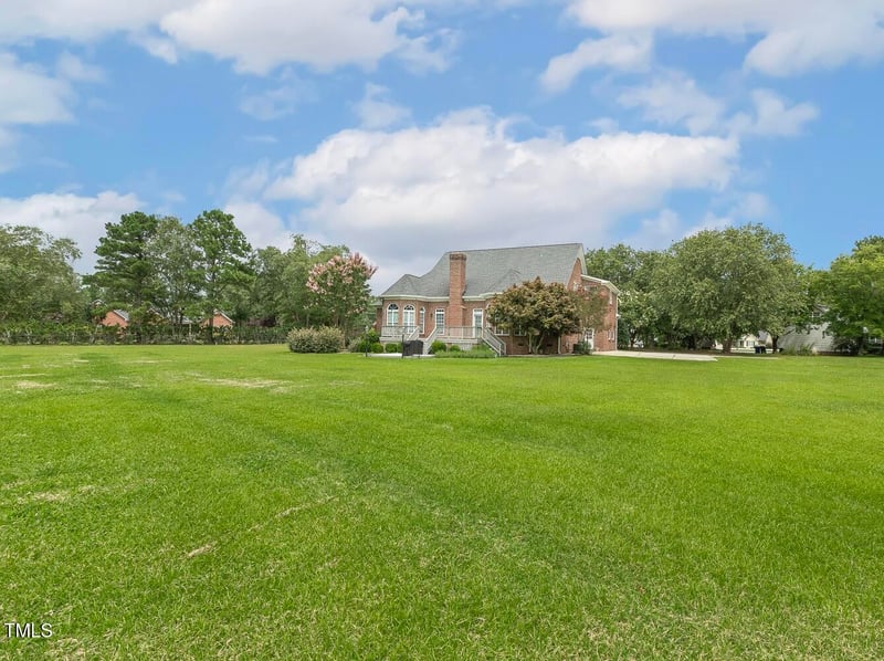 206 Stoneybrook Ct, Benson, NC 27504