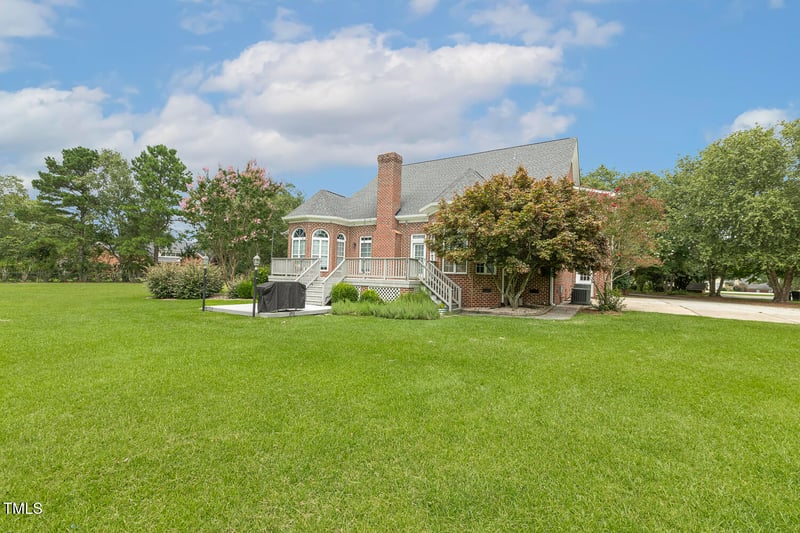 206 Stoneybrook Ct, Benson, NC 27504