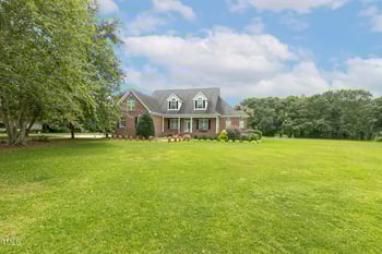 206 Stoneybrook Ct, Benson, NC 27504