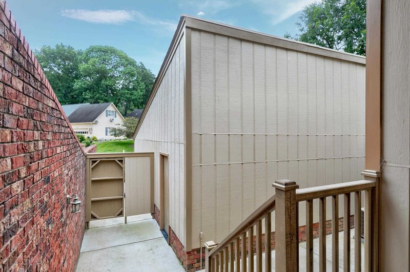 206 Tweed Cir, Cary, NC 27511
