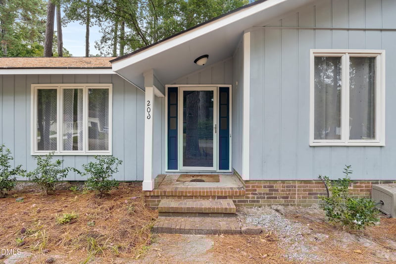 206 Viking Rd, Fayetteville, NC 28303