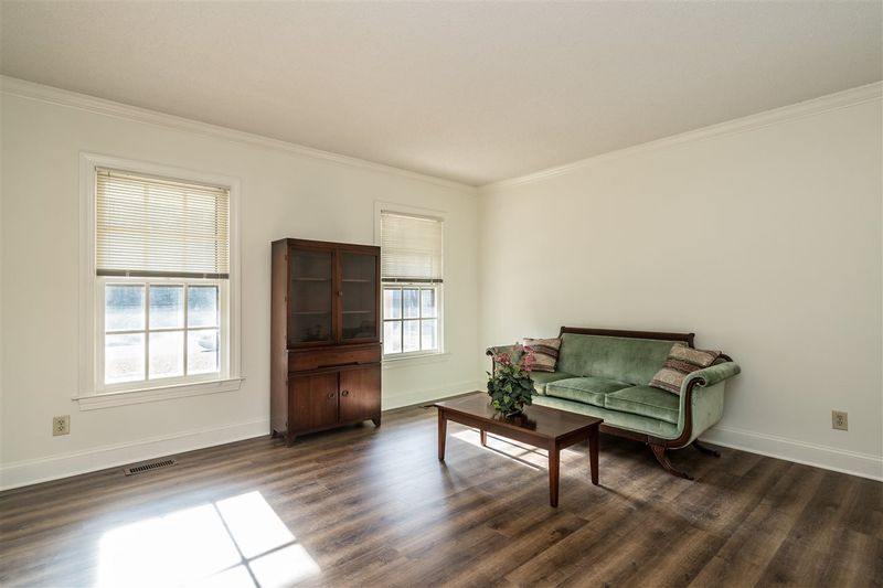 206 W Wilson St, Smithfield, NC 27577