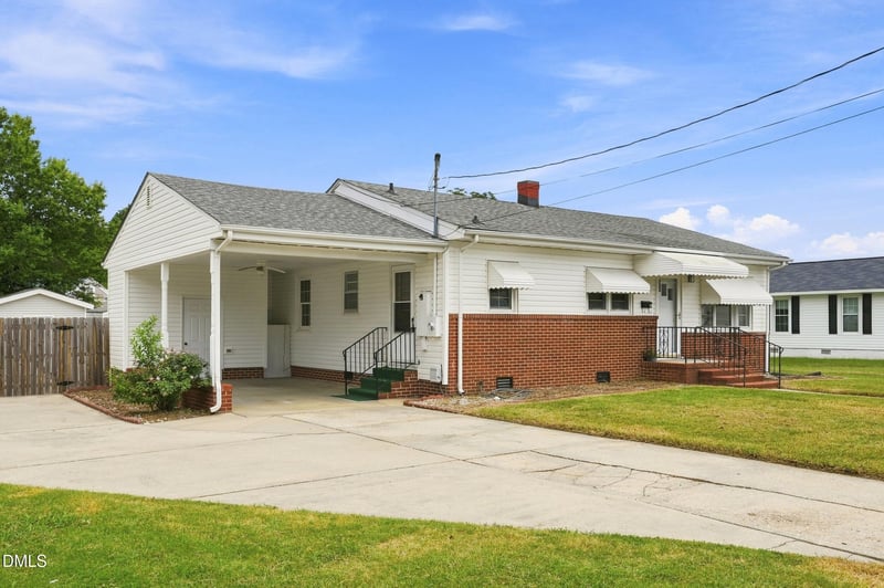 206 W Woodall St, Benson, NC 27504