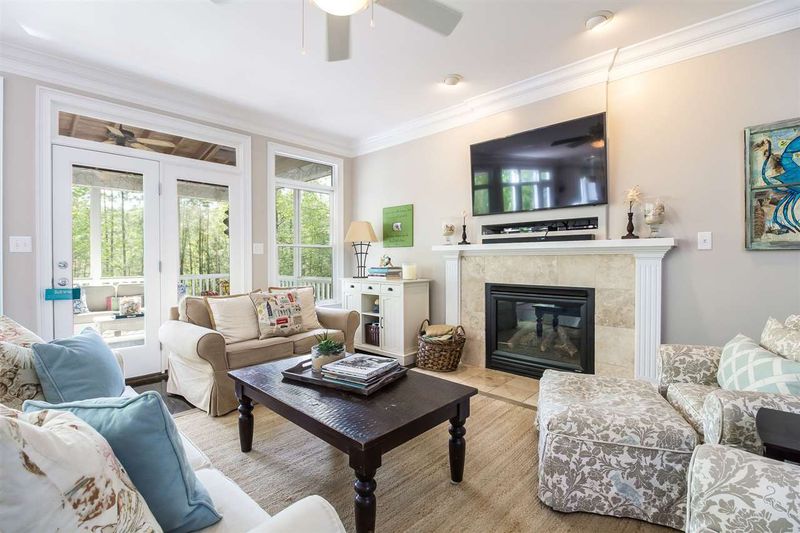 206 Wyndham Dr, Chapel Hill, NC 27516