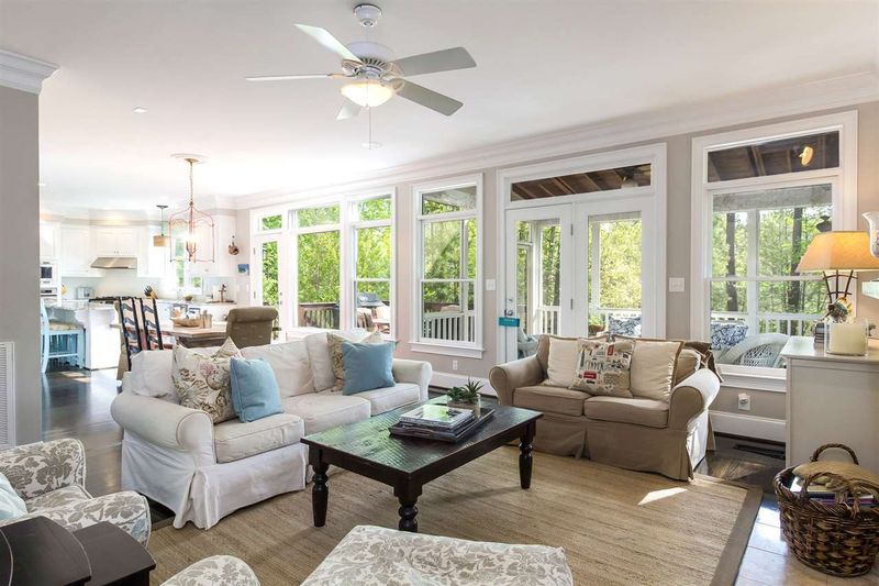 206 Wyndham Dr, Chapel Hill, NC 27516