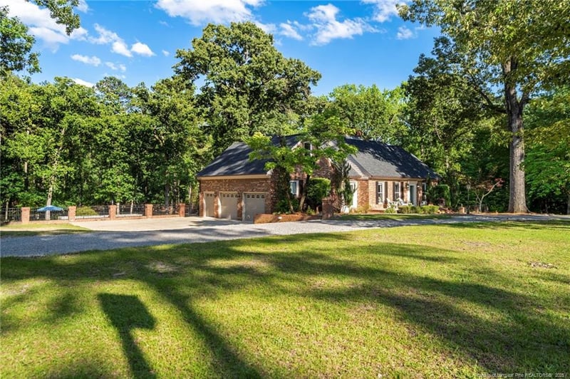 2061 Rayconda Rd, Fayetteville, NC 28304
