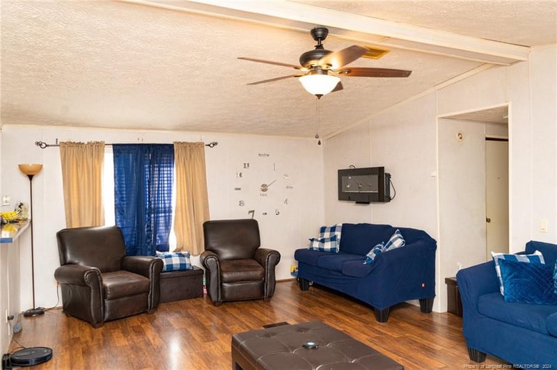 2064 Glamorgan Rd, Fayetteville, NC 28312