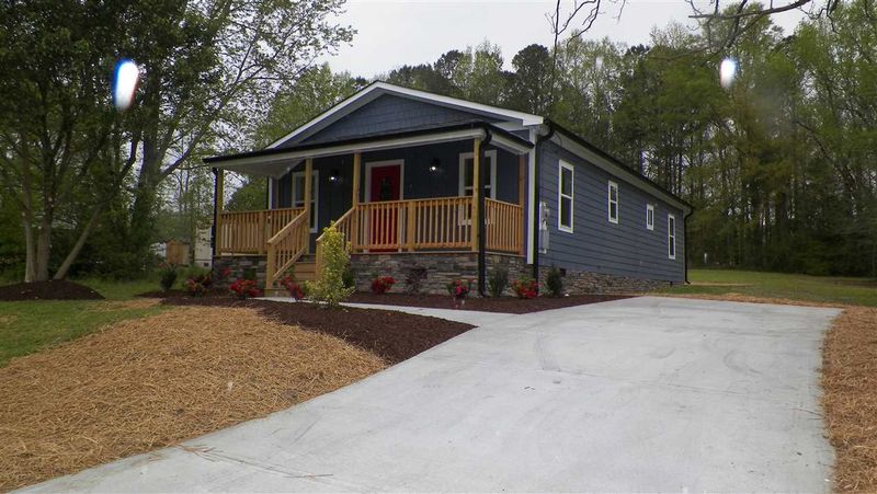 207 E Barbee St, Zebulon, NC 27597