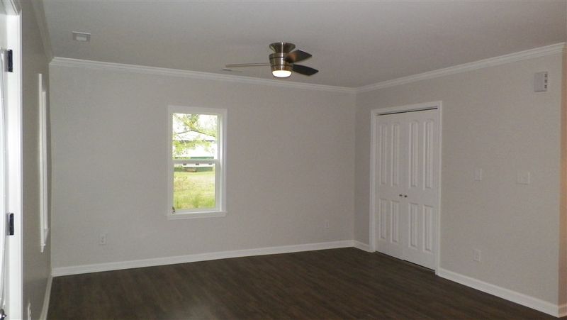 207 E Barbee St, Zebulon, NC 27597