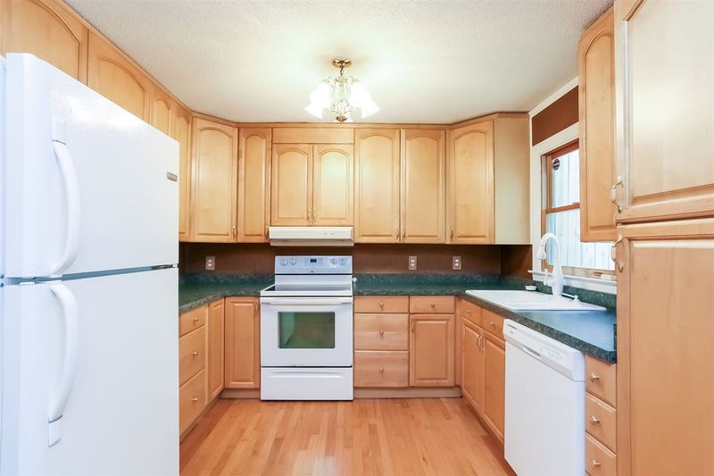 207 Bay Dr, Cary, NC 27511