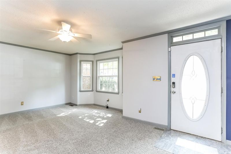 207 Bay Dr, Cary, NC 27511