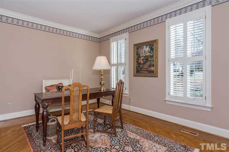 207 Bordeaux Ln, Cary, NC 27511