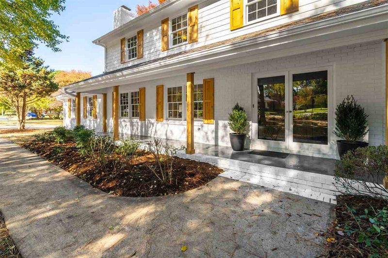 207 Briarcliff Ln, Cary, NC 27511
