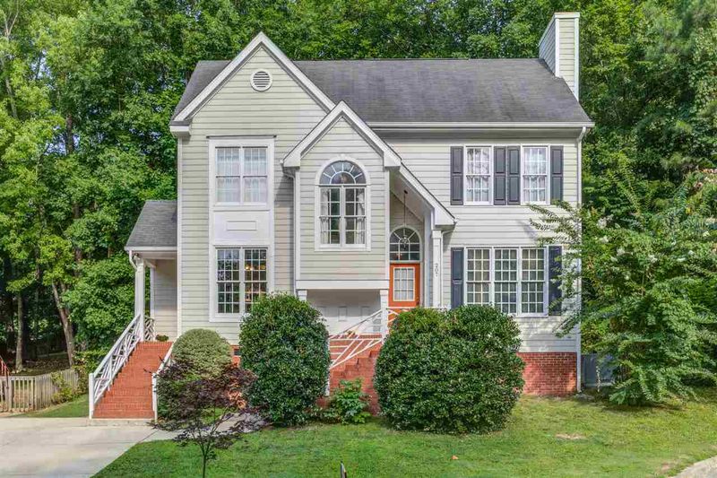 207 Cape Cod Dr, Cary, NC 27511