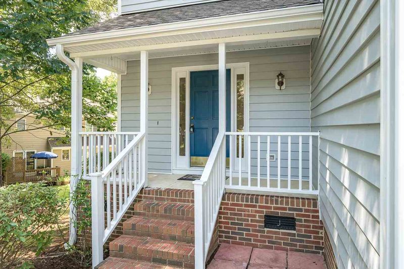207 Carrousel Ln, Cary, NC 27513