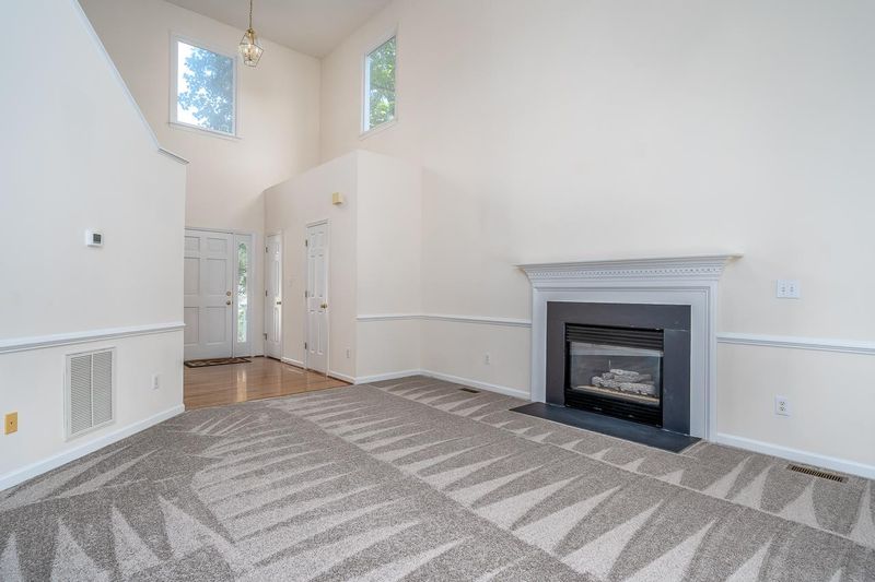 207 Carrousel Ln, Cary, NC 27513