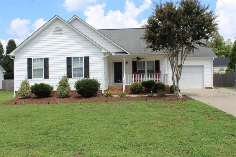 207 Esteban Ct, Mebane, NC 27302