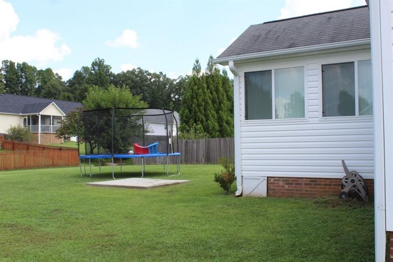 207 Esteban Ct, Mebane, NC 27302