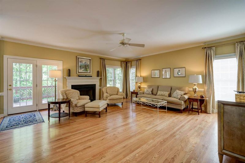207 Forest Brook Dr, Cary, NC 27519