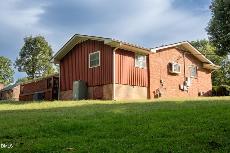207 Forest Dr, Graham, NC 27253