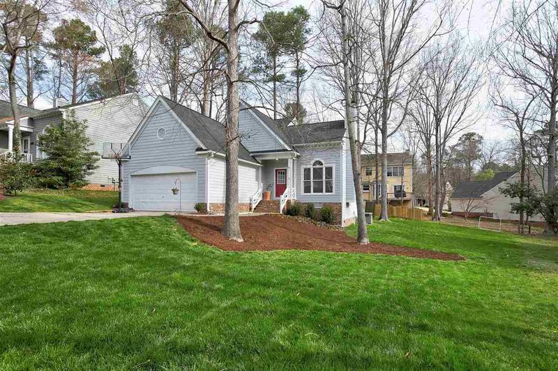 207 Gettysburg Dr, Cary, NC 27513