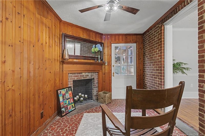 207 Hillcrest Ave, Fayetteville, NC 28305