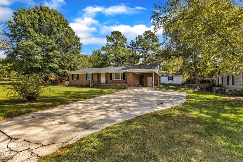 207 Johnson Dr, Clayton, NC 27520