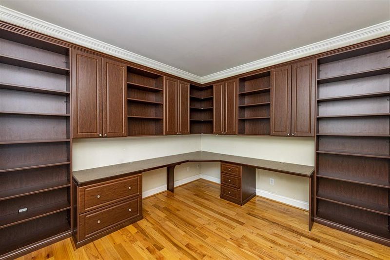 207 Lansbrooke Ln, Apex, NC 27502