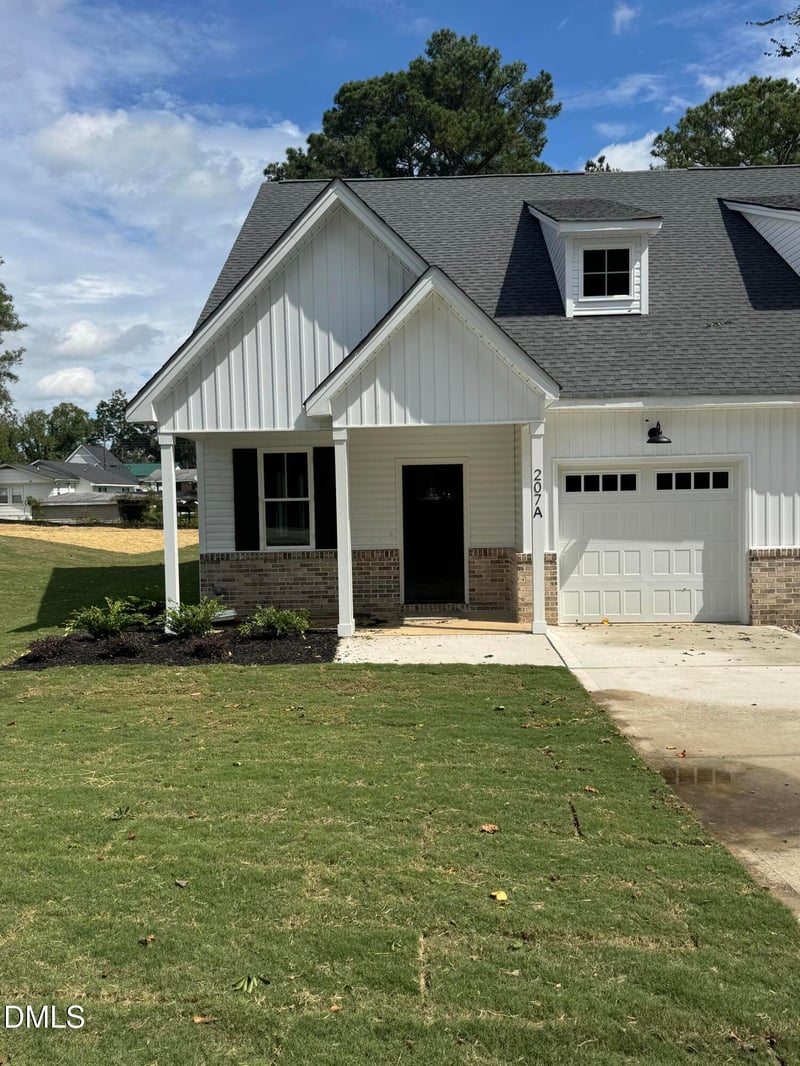 207 Main St #A, Four Oaks, NC 27524