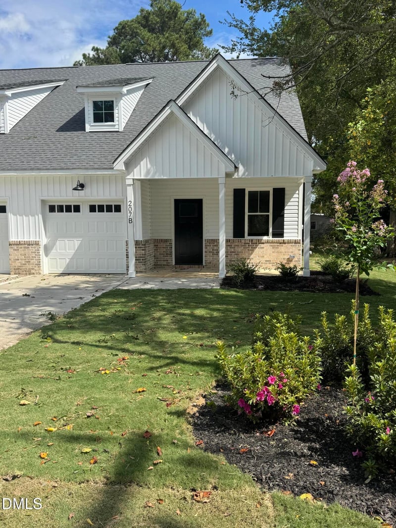 207 Main St #B, Four Oaks, NC 27524