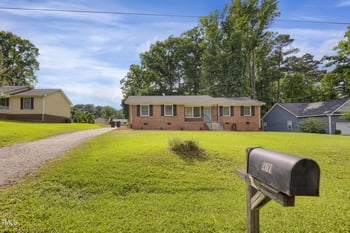 207 Mcleod Dr, Sanford, NC 27330