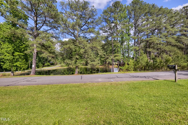 207 Mcleod Dr, Sanford, NC 27330