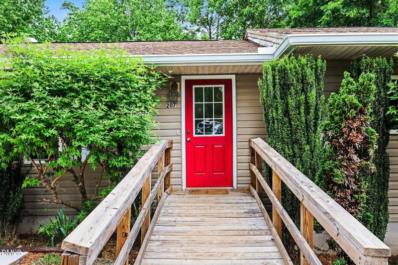207 Oakland Dr, Apex, NC 27539