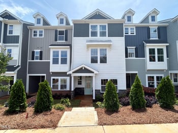 207 Pond View Ct, Fuquay Varina, NC 27526