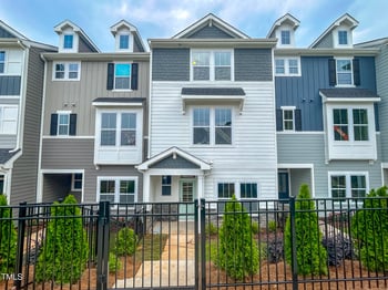 207 Pond View Ct, Fuquay Varina, NC 27526