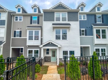 207 Pond View Ct, Fuquay Varina, NC 27526