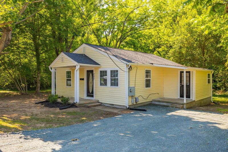 207 Robin Ln, Graham, NC 27253