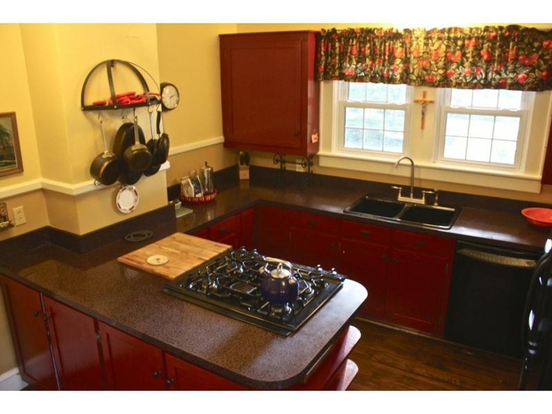 207 N Sixth St, Mebane, NC 27302