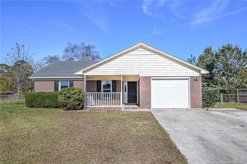 207 Sparrow Dr, Fayetteville, NC 28306