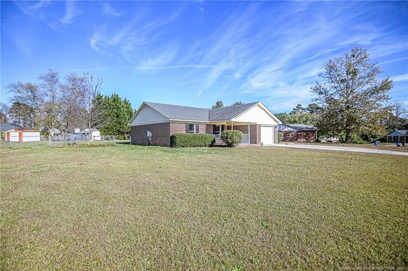 207 Sparrow Dr, Fayetteville, NC 28306
