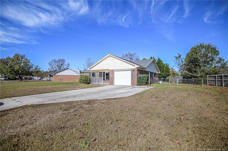 207 Sparrow Dr, Fayetteville, NC 28306