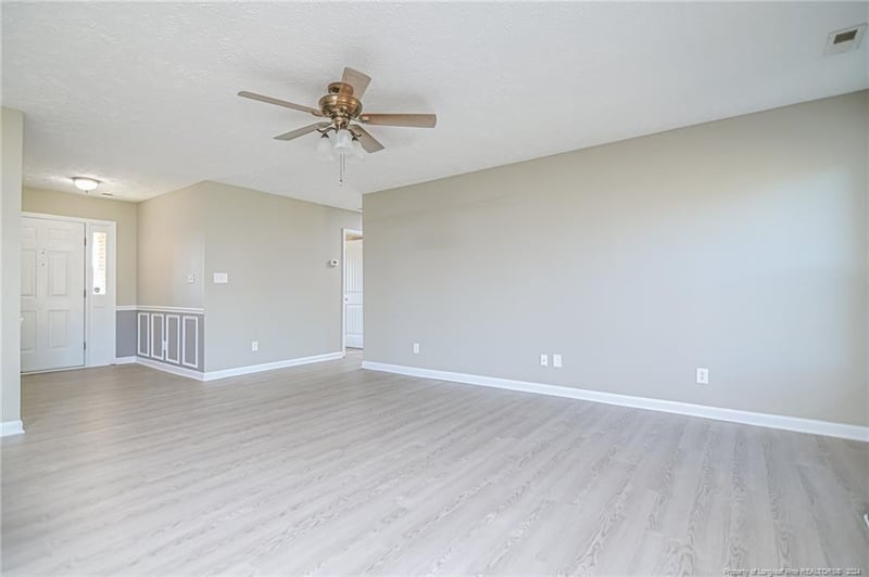 207 Sparrow Dr, Fayetteville, NC 28306
