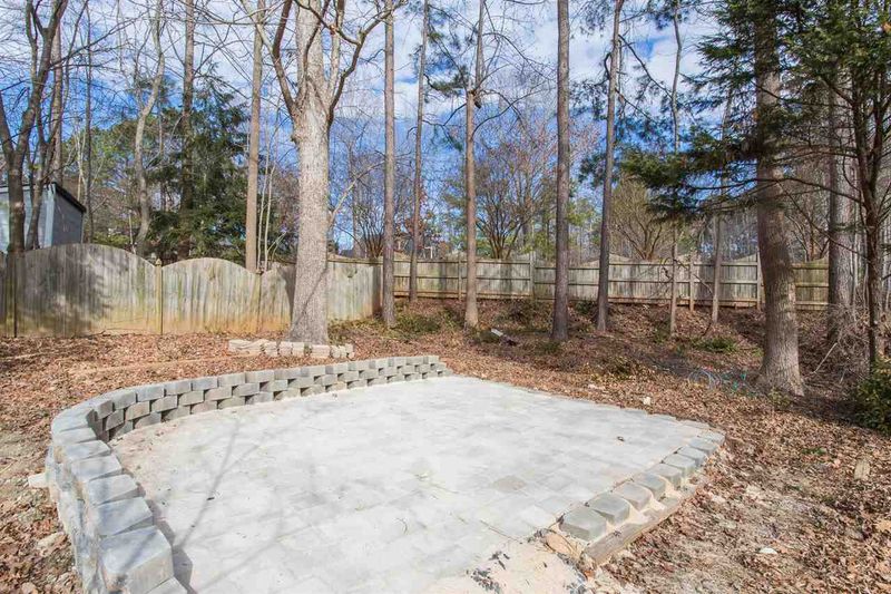 207 Strathburgh Ln, Cary, NC 27518