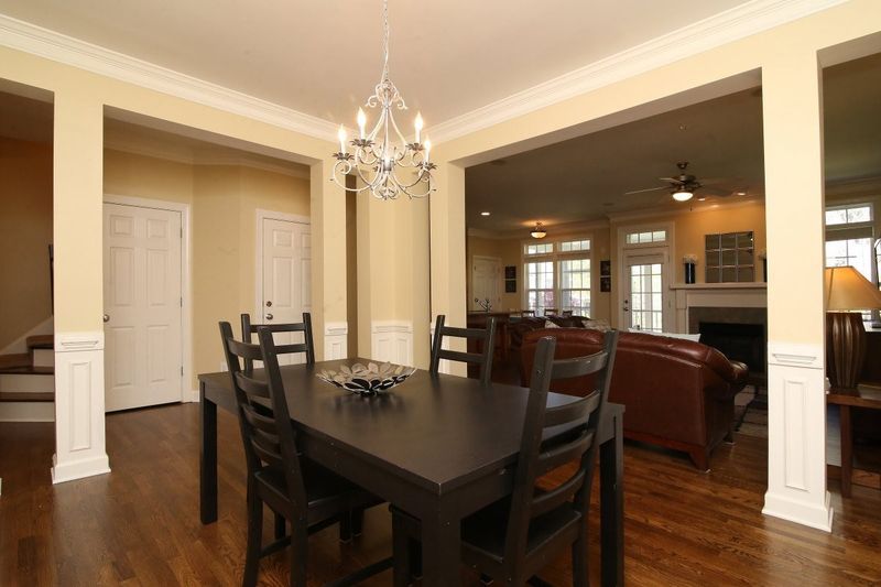 207 Towne Ridge Ln, Chapel Hill, NC 27516