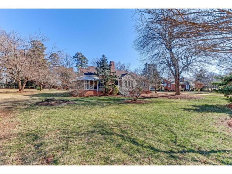 207 Trail One, Burlington, NC 27215