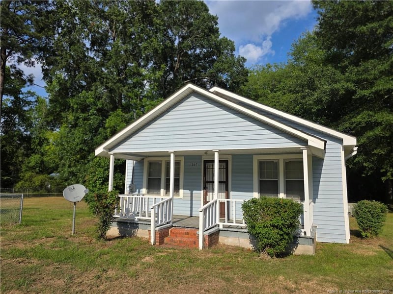 207 Triangle Pl, Fayetteville, NC 28312
